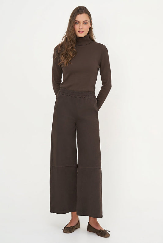 Women's Classic Rib-Knit Turtleneck Top with Long Sleeves