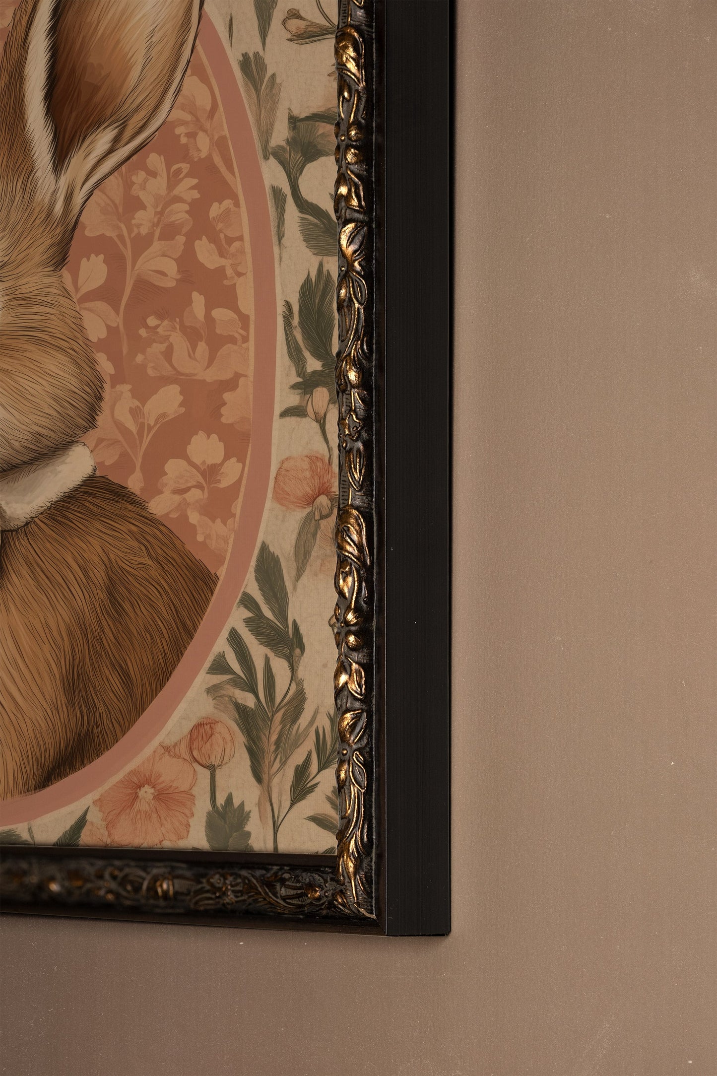 ELEGANTER HASE, ANTIKER BRONZERAUMEN