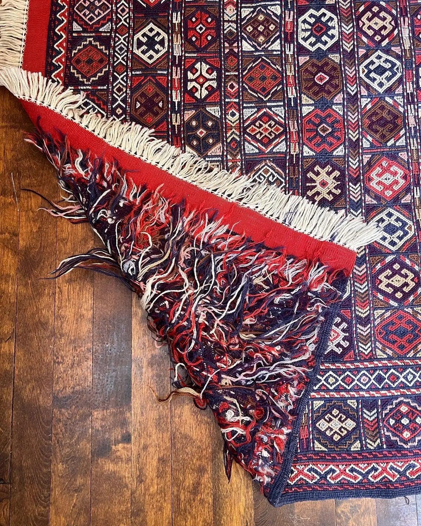 Persian Suzani Kilim | 5' 6" x 5'