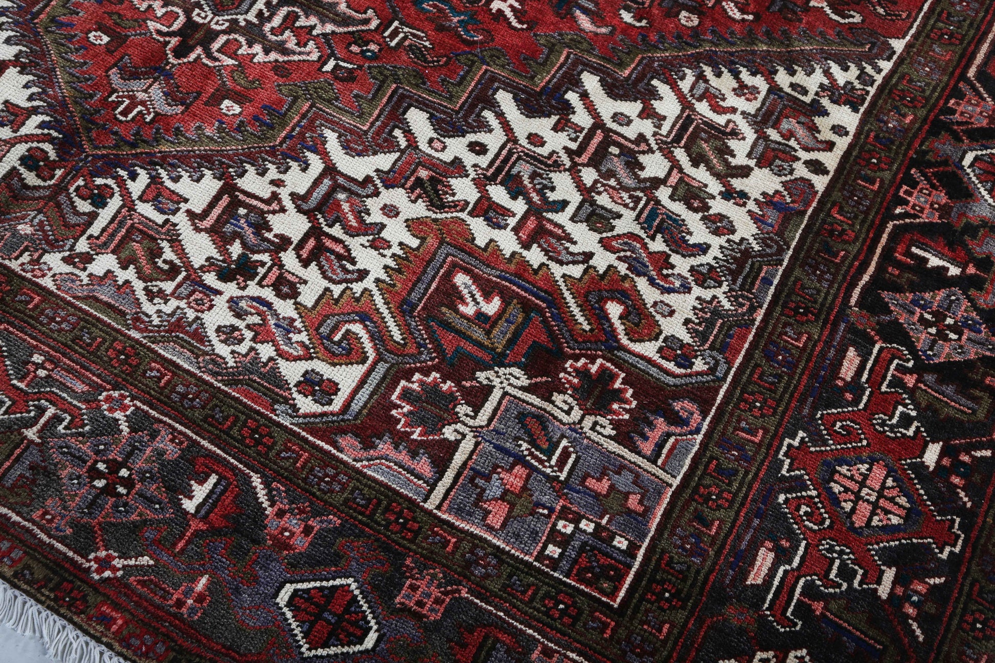 Persian Heriz Rug | 7' 5" x 10' 10"