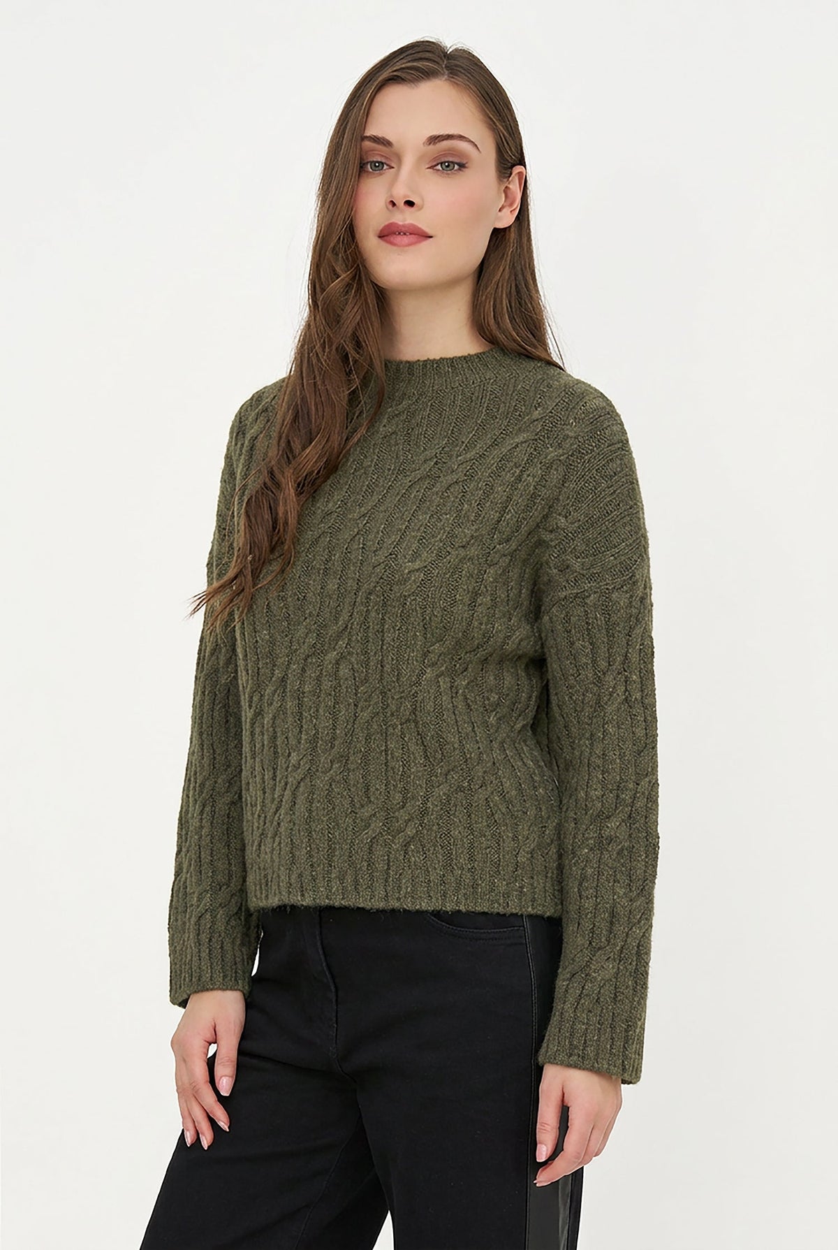 Women's Cable-Knit Crew-Neck Sweater with Long Sleeves