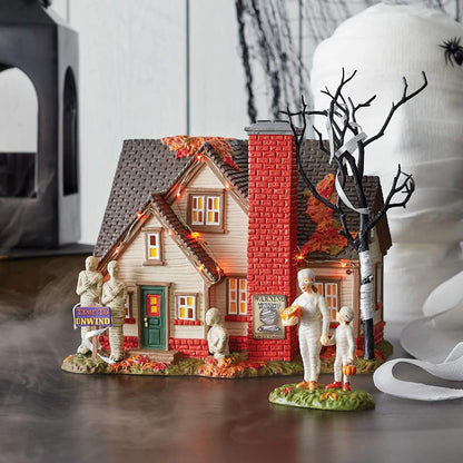 Department 56 Snow Village Halloween Accessories Mommy Treats Figurine, 4.53 Inch, Multicolor