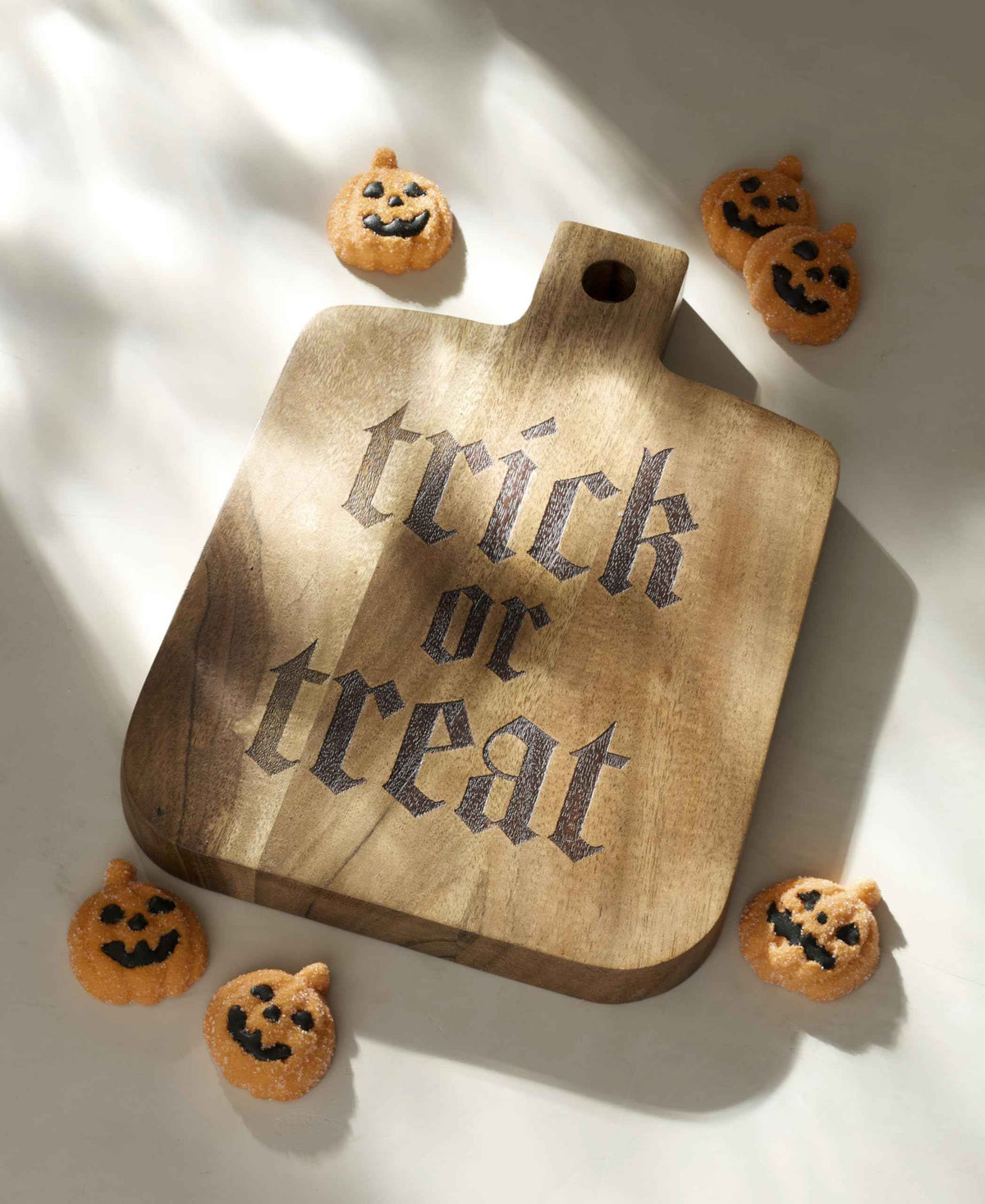 Oneida Serveware, Trick-or-Treat Cheese Board, Made of Acacia Wood, Cheese Server, Halloween Decor Indoor, Perfect for Halloween Party, Fall Decor for Home, Hand Wash Only (1 Piece, 9.6 x 6.8-inch)