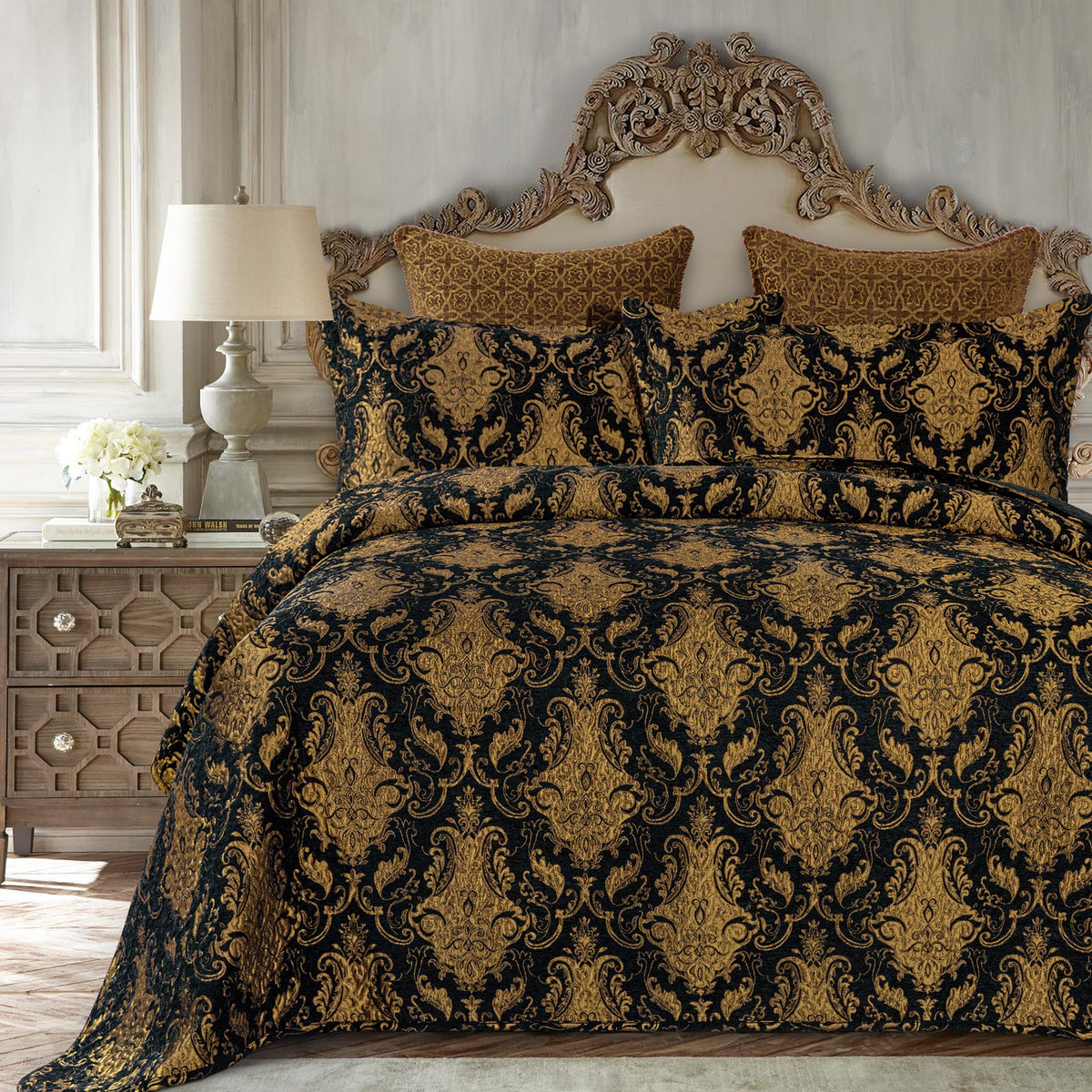 Loom and Mill Luxury Quilt Set 3 Piece, Classic Damask Quilted Bedspread Queen Size with 2 Shams, Soft Lightweight Jacquard Bedding Coverlet Set for Halloween Christmas All Season (Black, Queen)