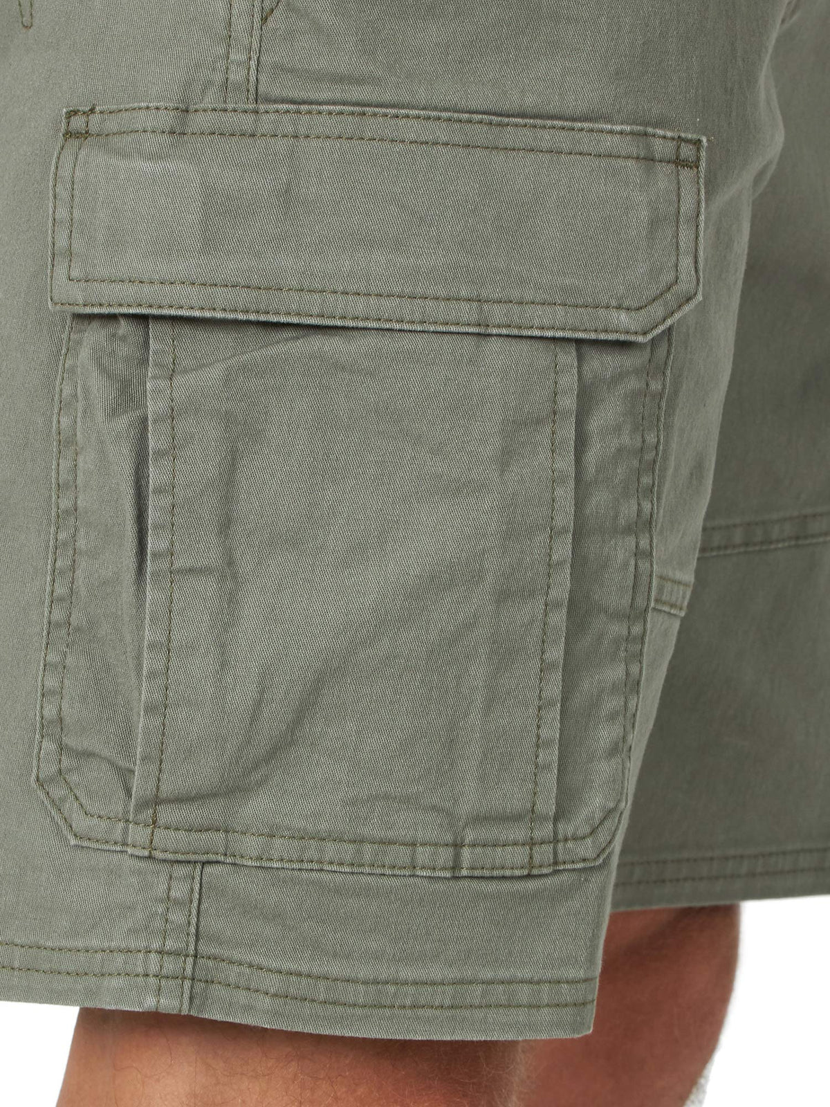 Wrangler Authentics Men's Classic Cargo Stretch Short, Dusty Olive, 38 🍁 All In One Marketplace Canada