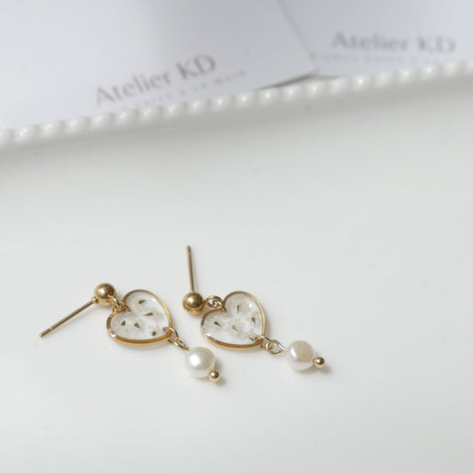 Boucles d'oreilles Perla - fleurs de carottes blanc - petit coeur