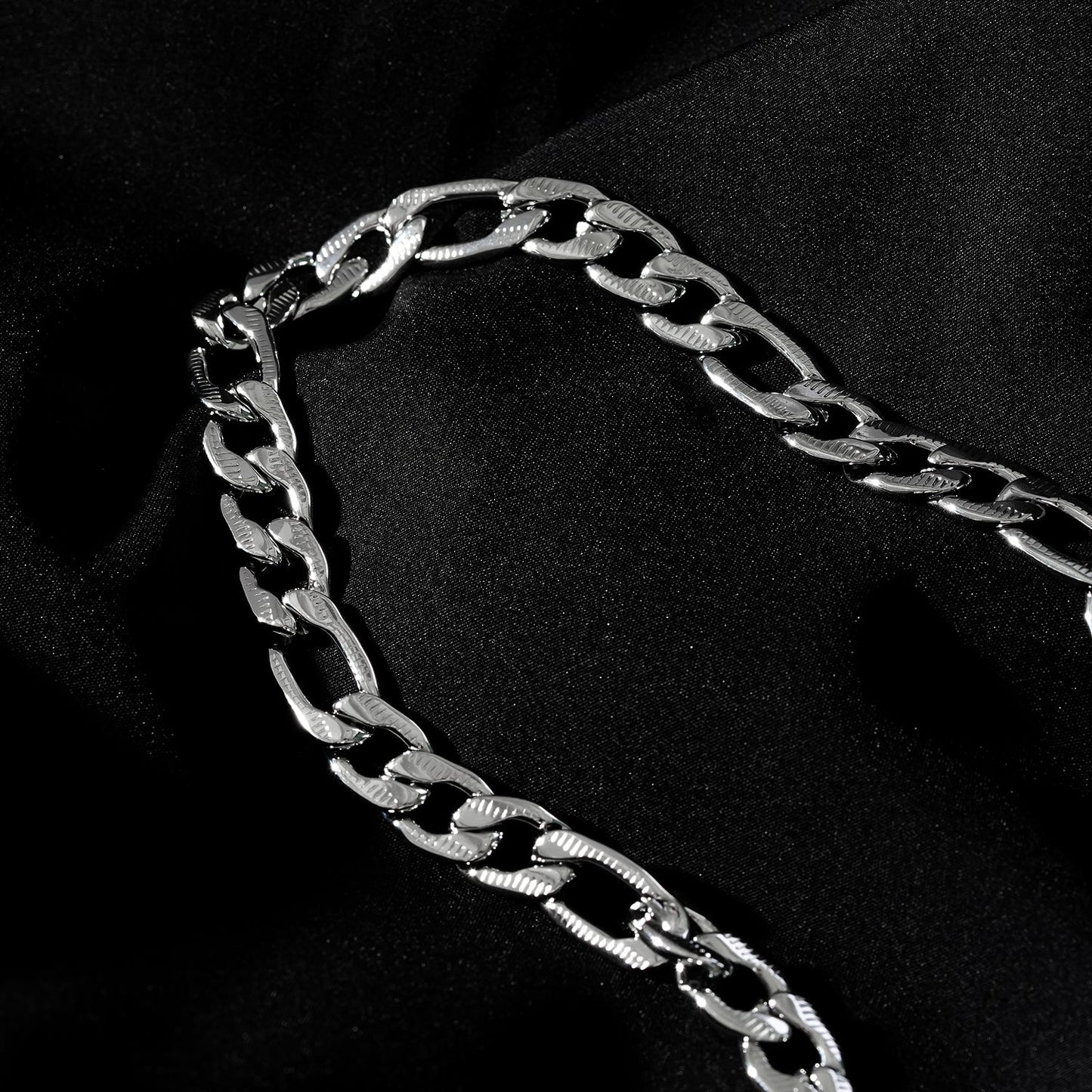 CHAPORA Silver (White Gold): Textured Cuban-Link Chunky Chain Necklace for Men & Women