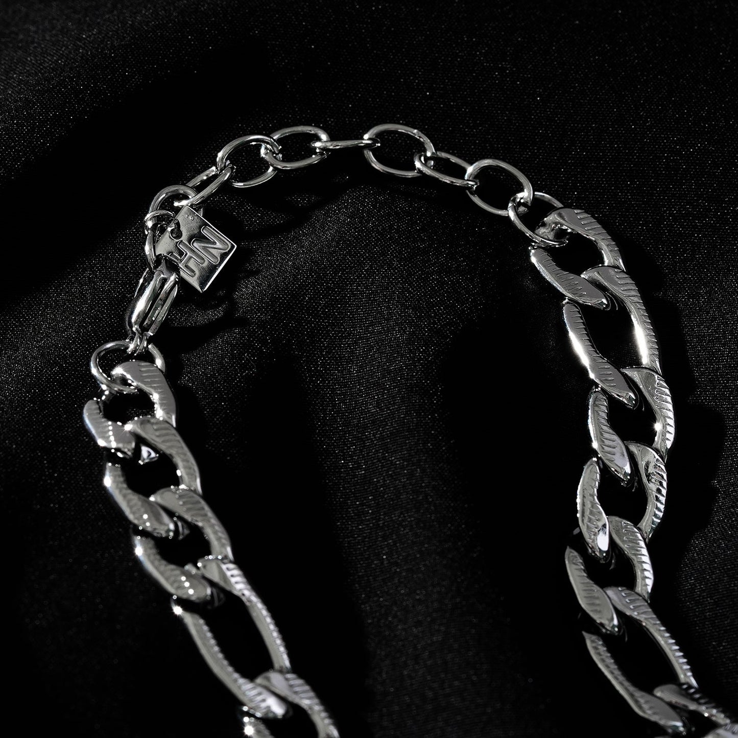 CHAPORA Silver (White Gold): Textured Cuban-Link Chunky Chain Necklace for Men & Women