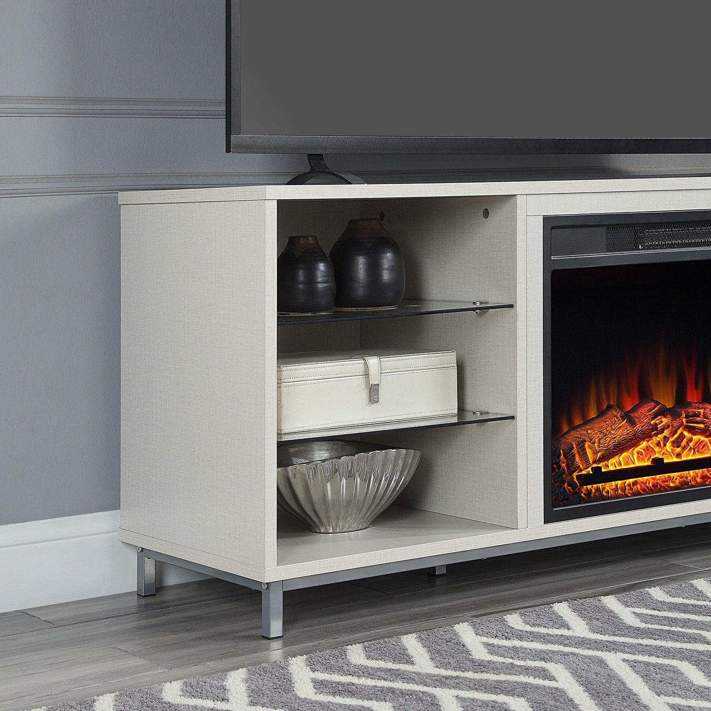 Feuriger 60" TV-Ständer/Kamin mit Glasablagen – Beiger Hochglanz