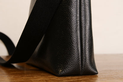 Origyn 04 - Plant-Based Vegan Leather Top Zip Handbag - Made with Plastic-Free MIRUM®
