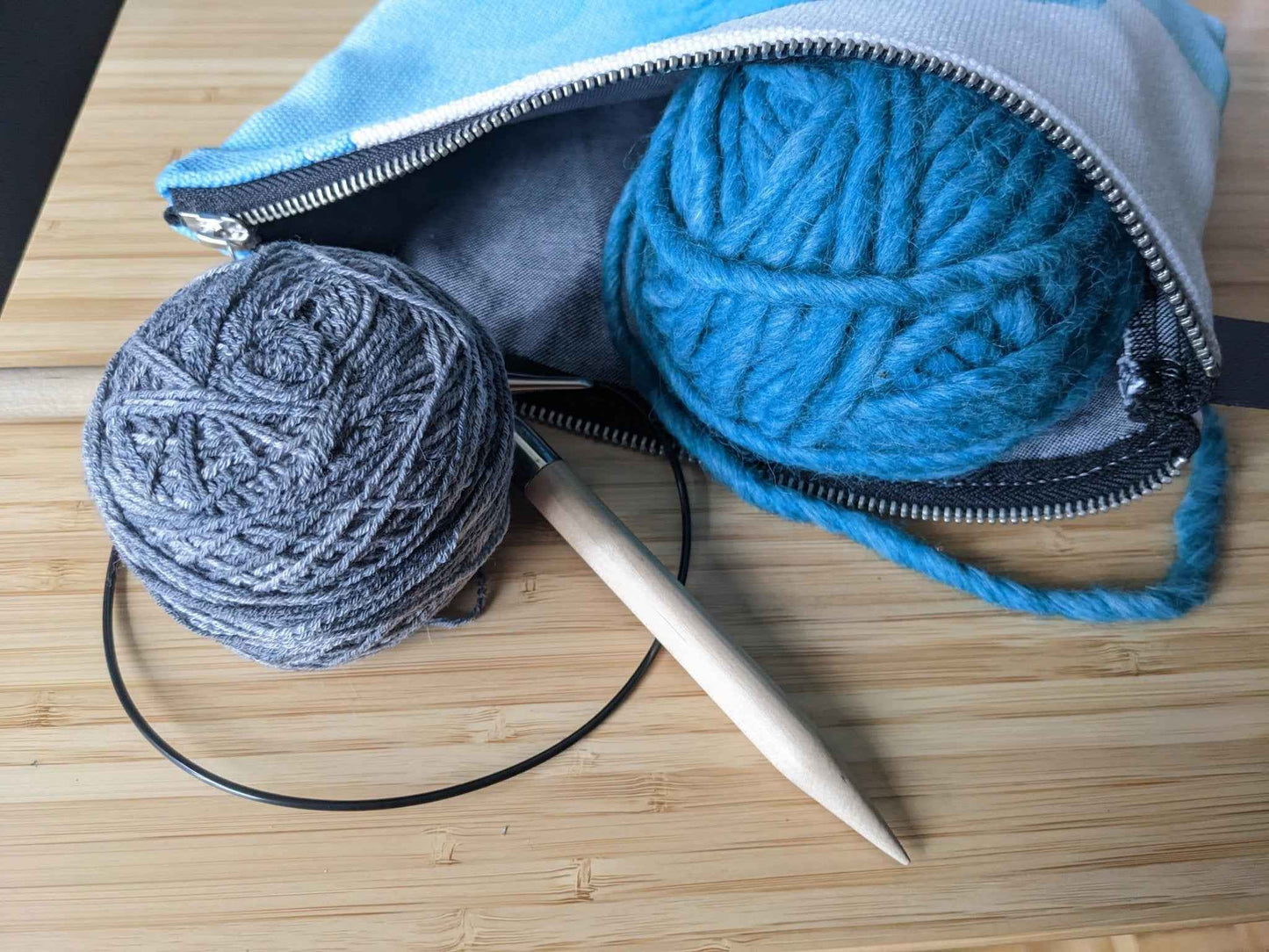 Zippered Cotton Canvas Carry All | Green Bubbles