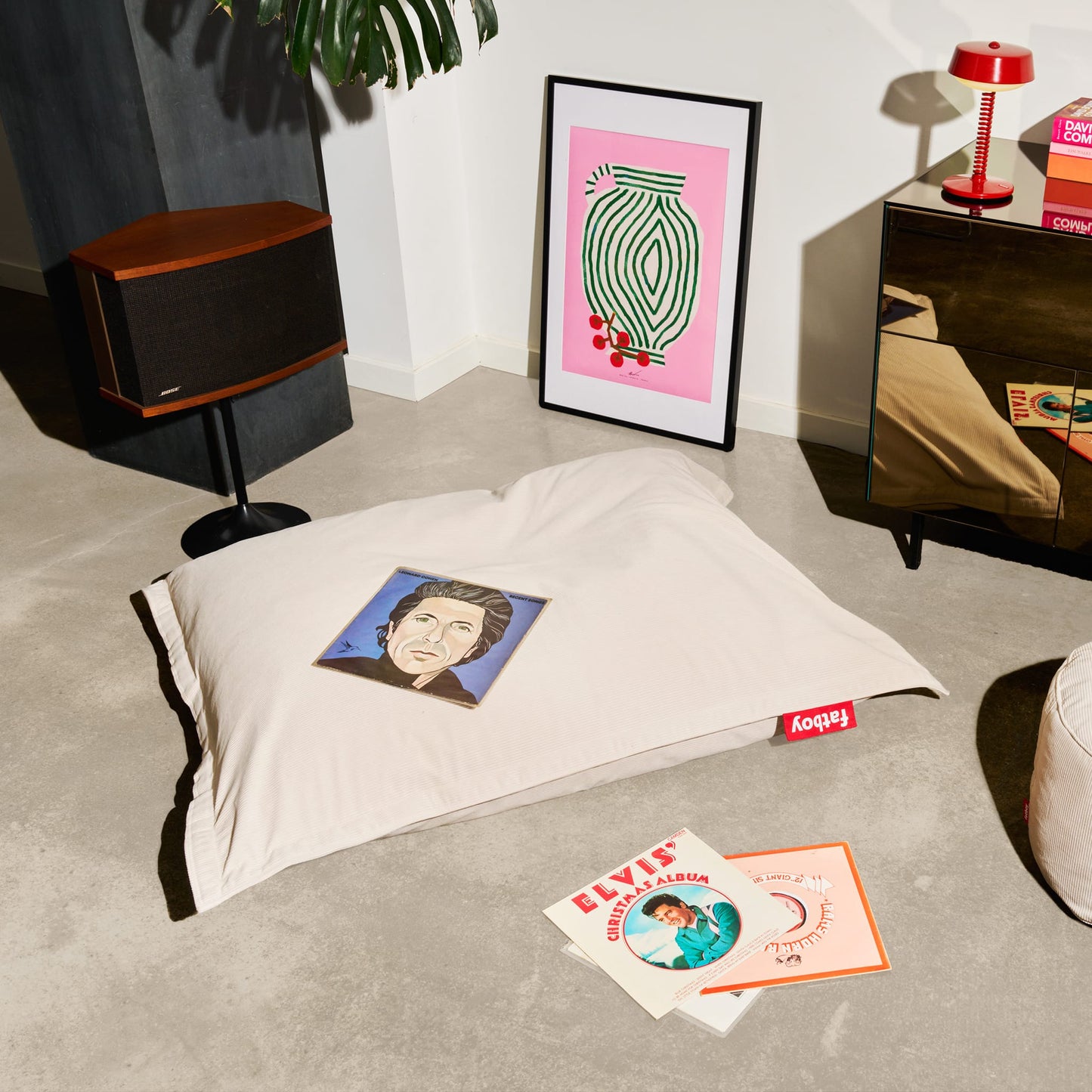 <p>Sitzsack aus Feincord<br> Für Innenbereiche</p>