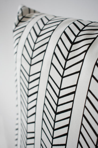 OUTDOOR PILLOW - BLACK AND WHITE LUMBAR