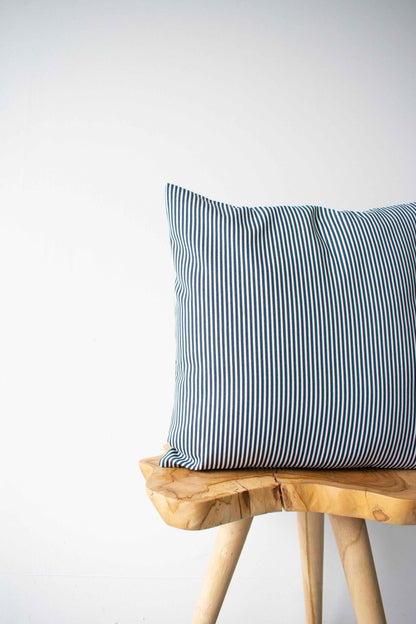 OUTDOOR PILLOW - NAVY STRIPE 20"