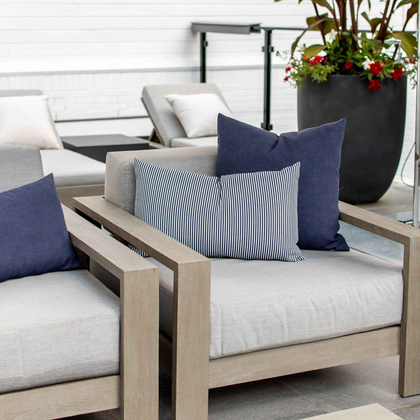 OUTDOOR PILLOW - NAVY 20"