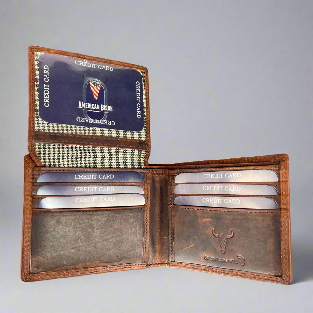 Men’s Cow Leather Wolf Embossed Bifold Wallet