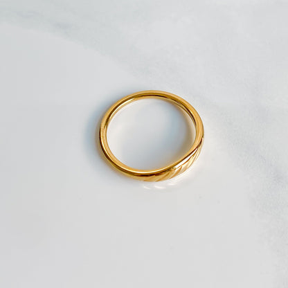 Bague dorée pour femmes en acier inoxydable plaqué or 18K | CÉRÈS