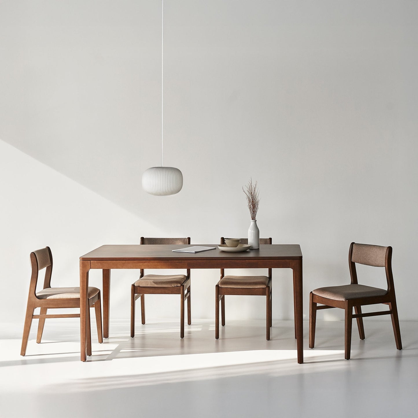Hobro Dining Set: Acacia Wood Table & Chairs