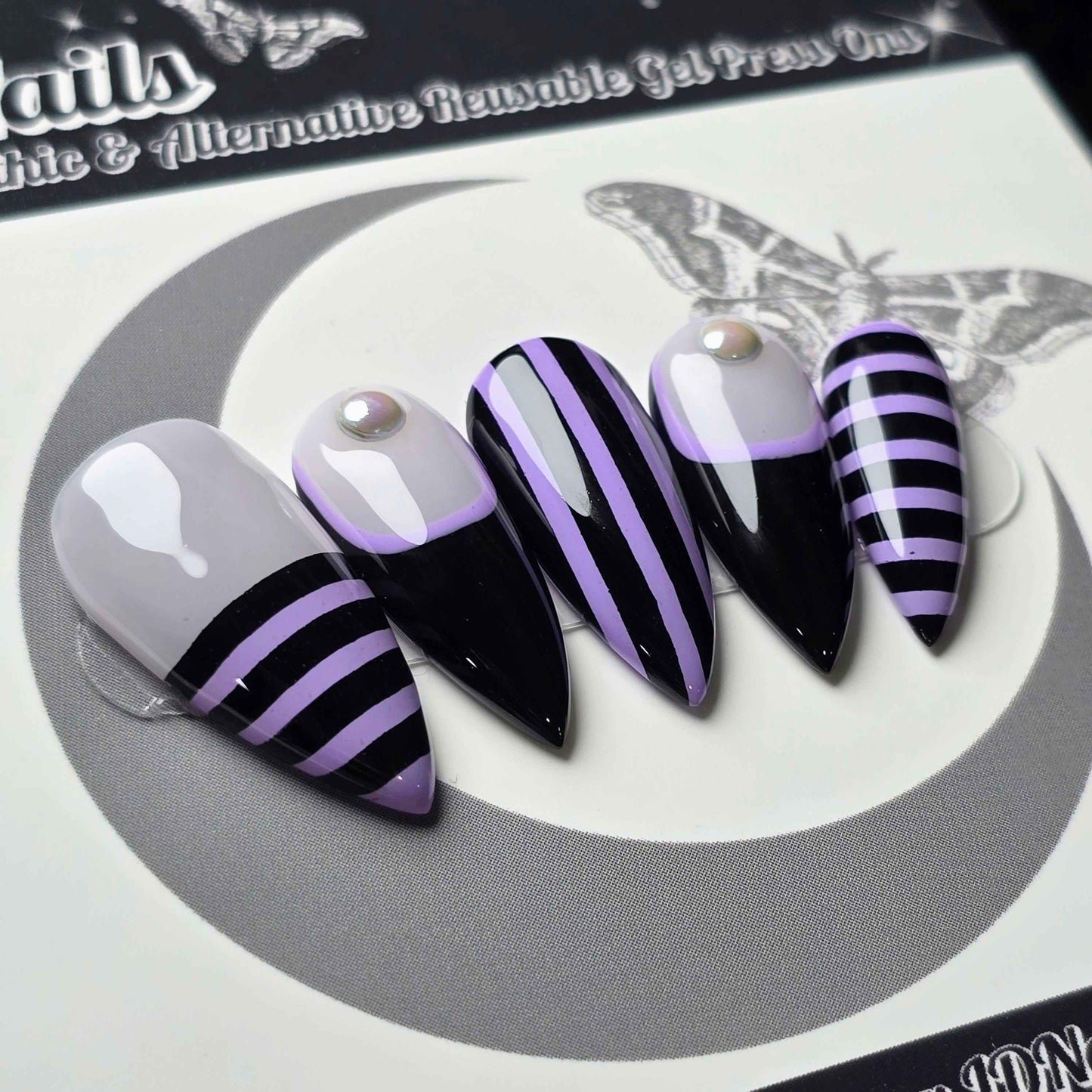 Twisted Stripes Press On Nails