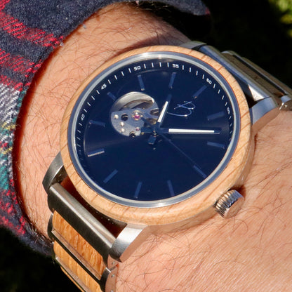 Montre Bürgi en bois de baril de whisky recyclé