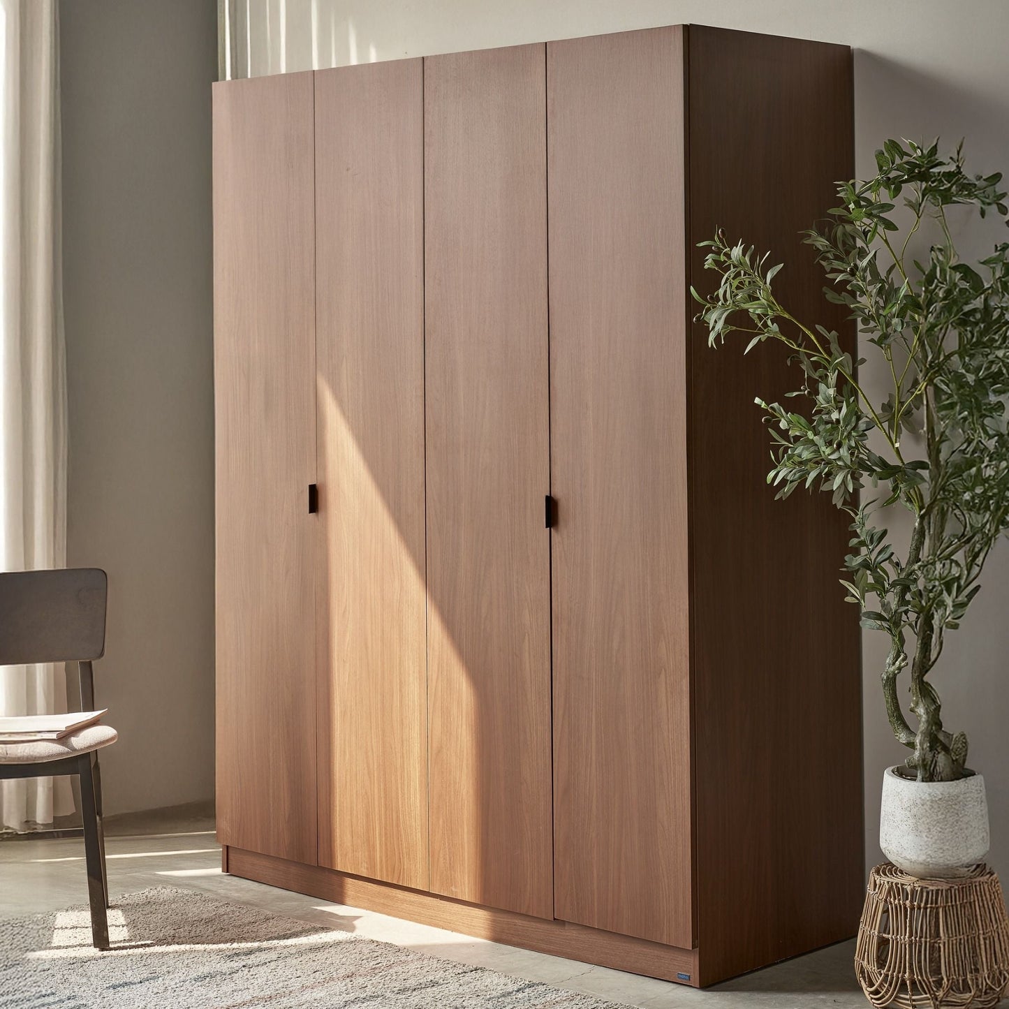 Monza Kleiderschrank aus Holz, 4-türig