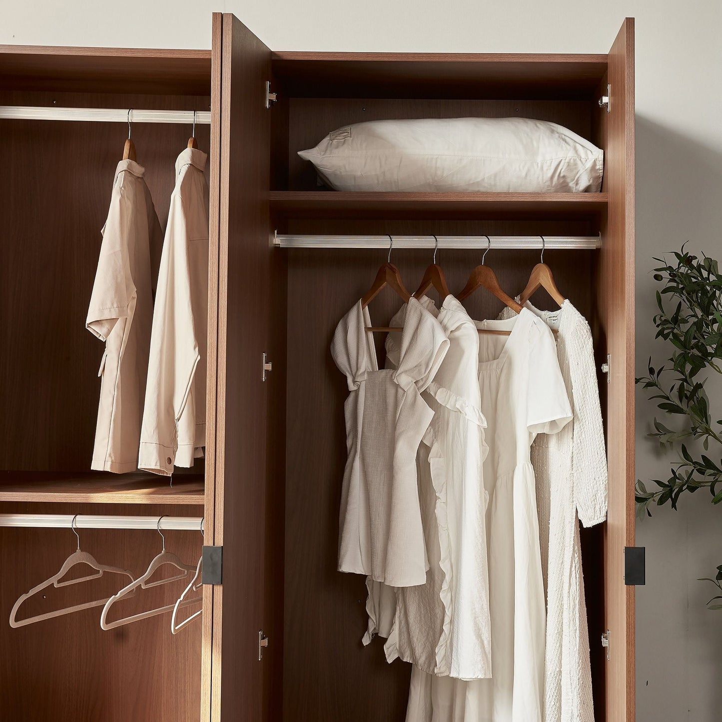 Monza Kleiderschrank aus Holz, 4-türig