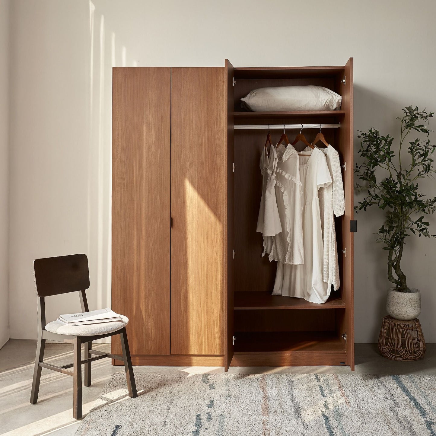 Monza Kleiderschrank aus Holz, 4-türig