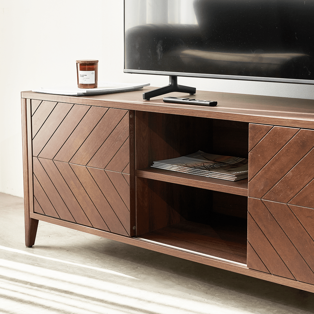 Odense TV-Möbel aus braunem Holz mit Chevron-Details