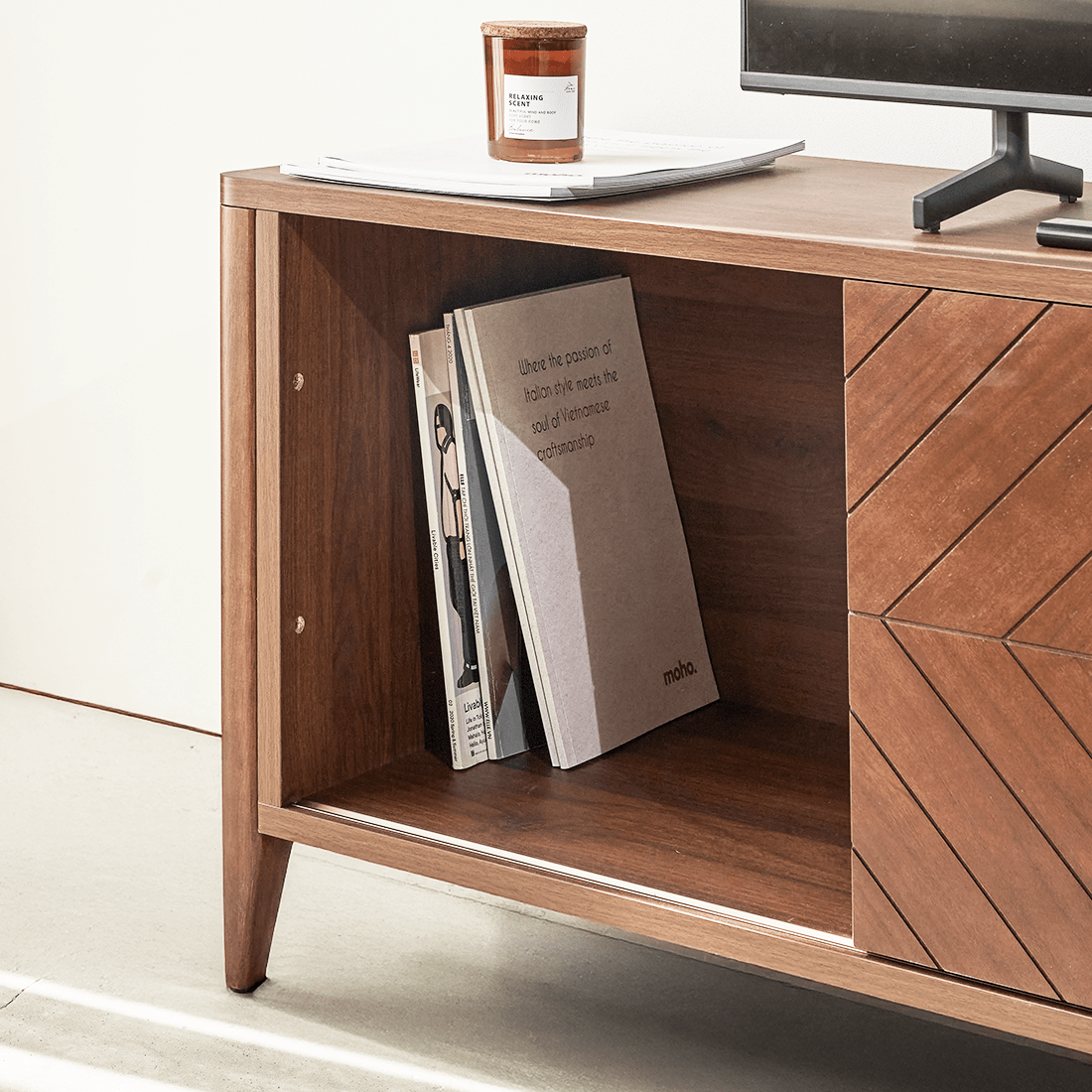 Odense TV-Möbel aus braunem Holz mit Chevron-Details