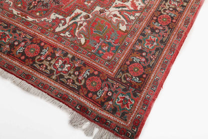 Persian Heriz Rug | 6' 9" x 9' 6"