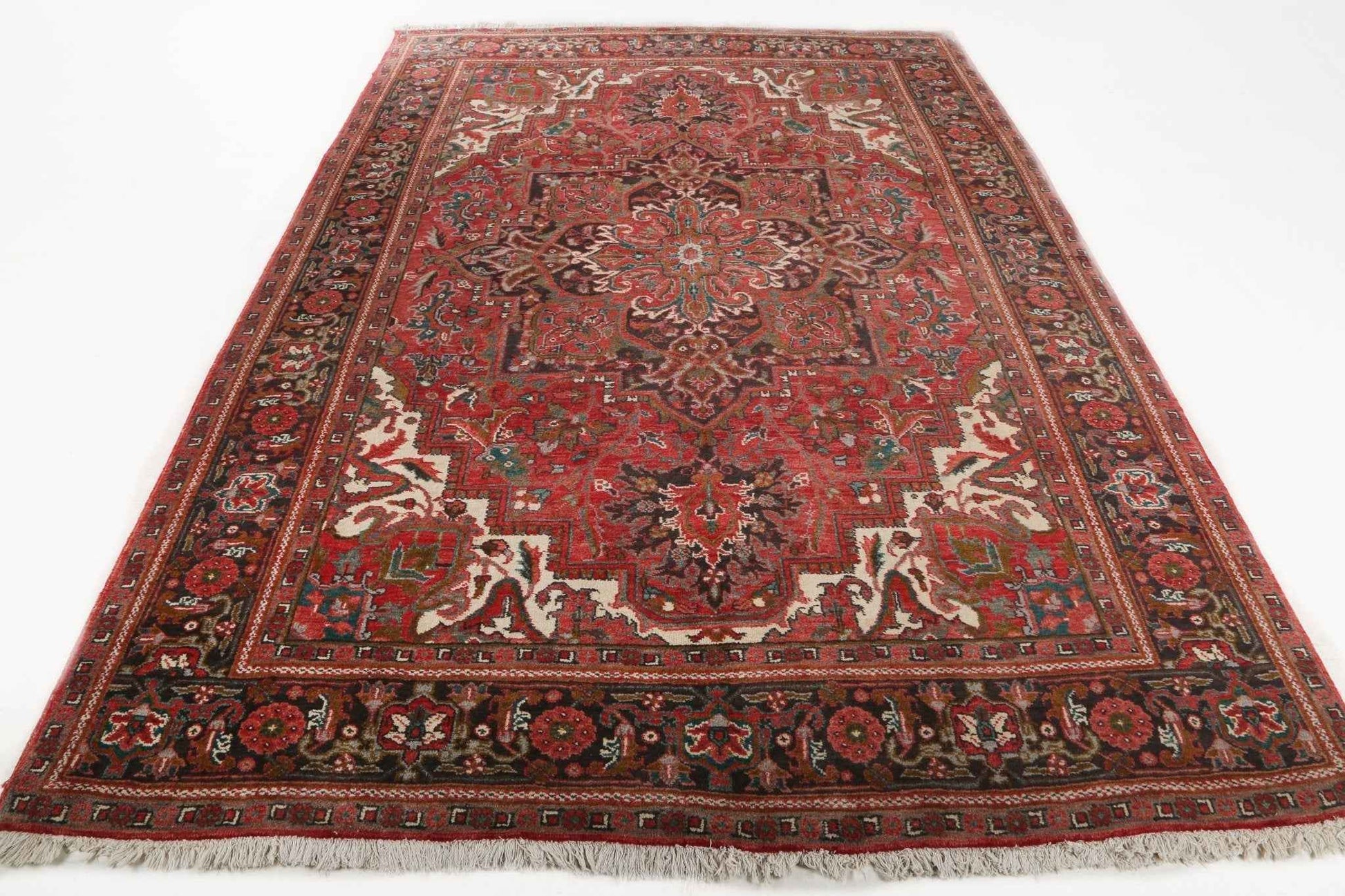 Persian Heriz Rug | 6' 9" x 9' 6"