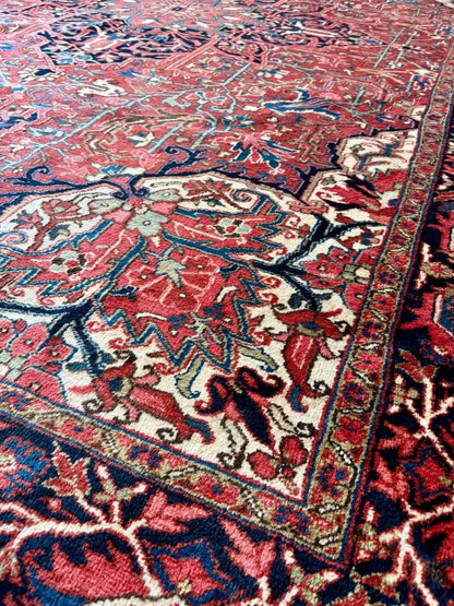 Persian Heriz Rug | 9' 8" x 13'