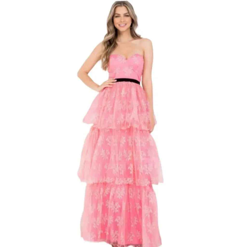 Robe dentelle ceinture noire